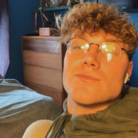 Profile Picture of Riley Egloff (@eggy1243) on Poshmark