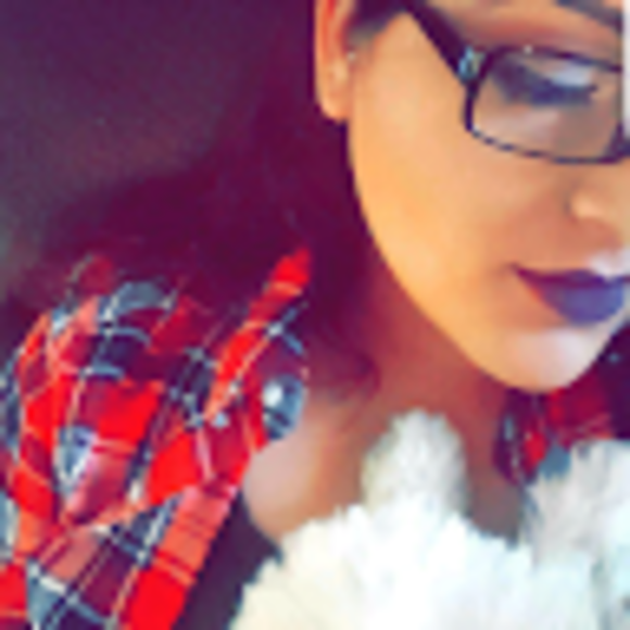 Profile Picture of Lucina Garcia (@lucyg923) on Poshmark