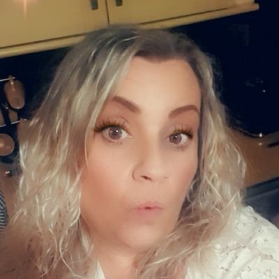 Profile Picture of Lisa Crozier (@lisagreaves16) on Twitter