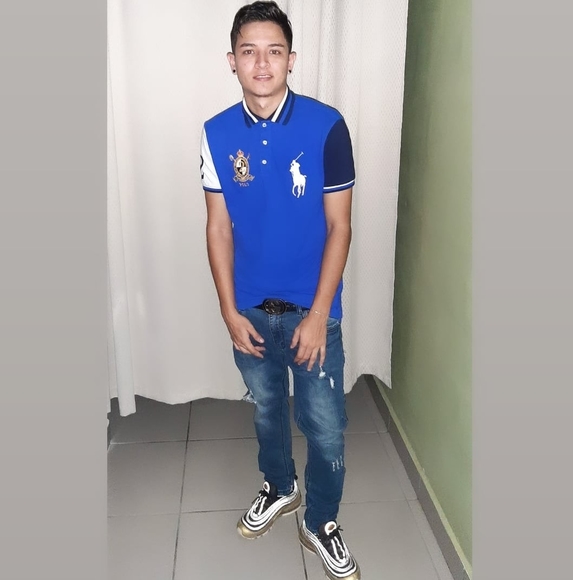 Profile Picture of Kevin Caballero (@kevin1999) on Poshmark