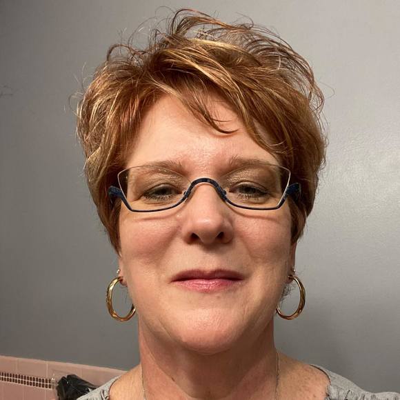 Profile Picture of Debra Hudson (@debhudson67) on Poshmark