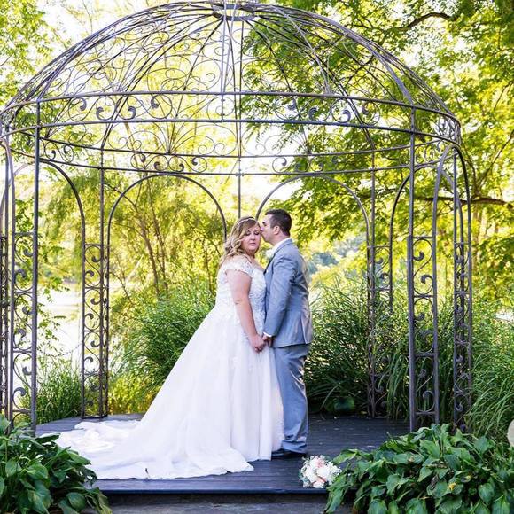 Profile Picture of Amanda Sarpolis (@amandasarp) on Poshmark