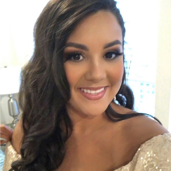 Profile Picture of Amanda Busbee (@abusbee90) on Poshmark