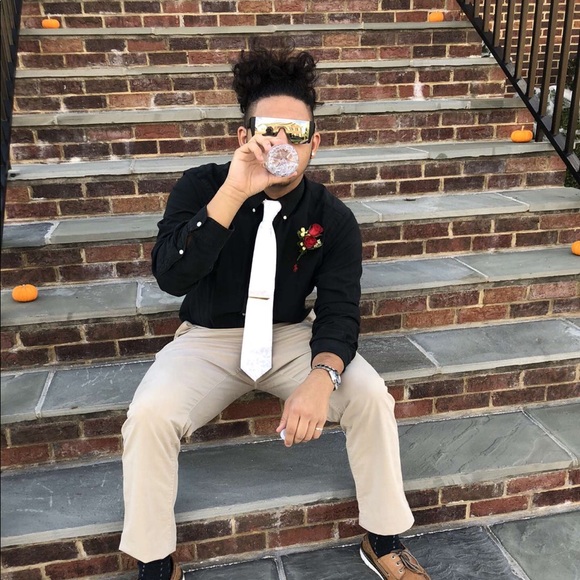 Profile Picture of Christian Anzures (@christian25567) on Poshmark