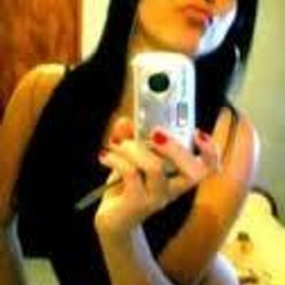 Profile Picture of Carolina Holtz (@carol_15lina) on Twitter