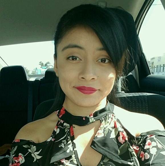 Profile Picture of Cecilia Silva (@cici_lia97) on Poshmark
