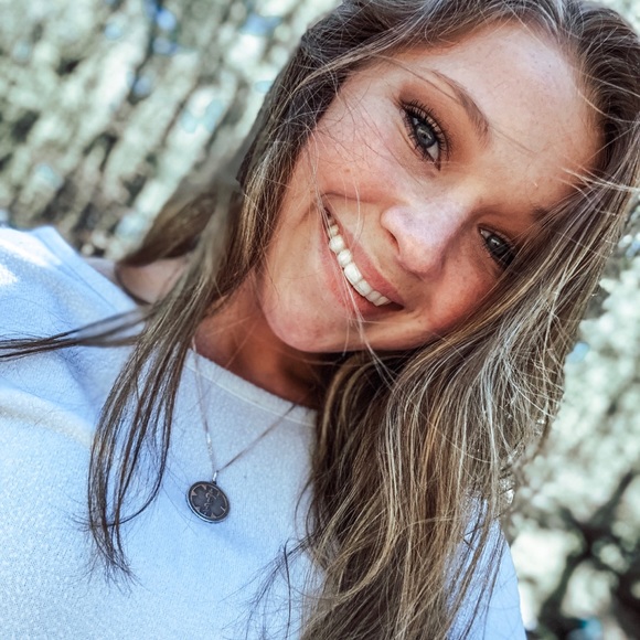 Profile Picture of Montana Darisse (@m_darisse) on Poshmark