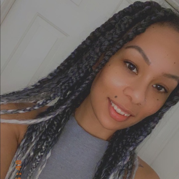 Rhian Eakins - Poshmark Profile Picture of Rhian Eakins (@rhirhi689) on Poshmark