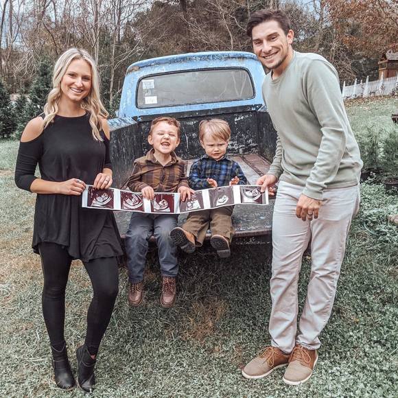 Profile Picture of Jenna Hodge (@jlynnhodge) on Poshmark