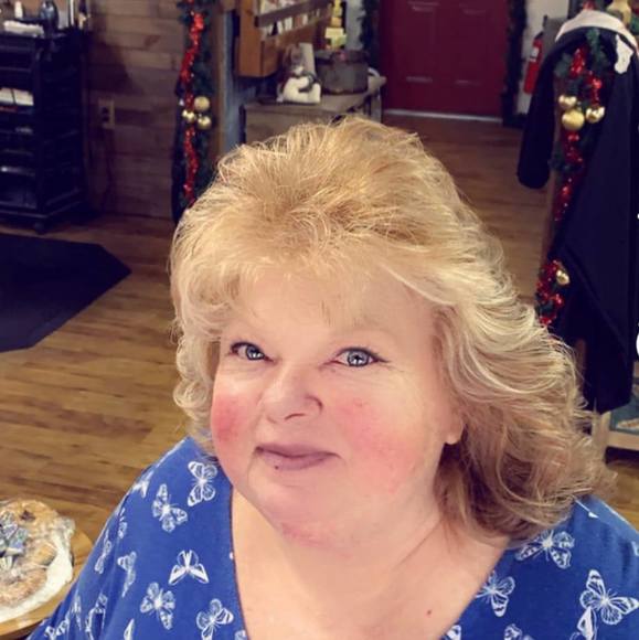 Profile Picture of Lisa Gocek (@lisagocek) on Poshmark