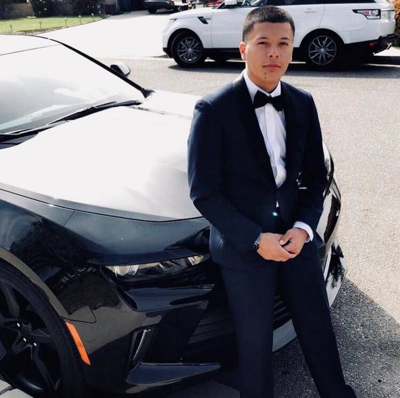 Profile Picture of David Mata (@david_mata) on Poshmark