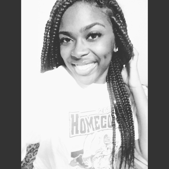 Profile Picture of Sade Allen (@misssadea_) on Poshmark