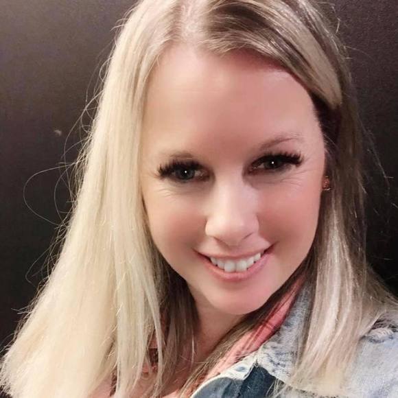 Profile Picture of Carly Connell-pawluk (@carlypawluk) on Poshmark
