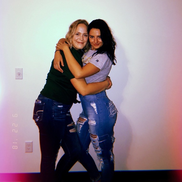 Profile Picture of Olivia Abuhl (@oliviaabuhl) on Poshmark