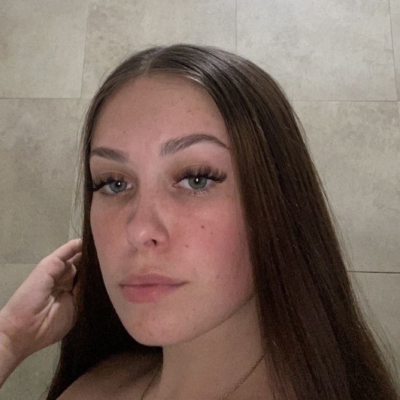 Profile Picture of Ruby Conroy (@rubyconroy469) on Poshmark