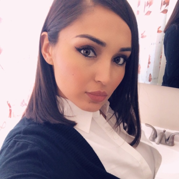 Profile Picture of Eli Ramos (@ramoselisabet46) on Poshmark