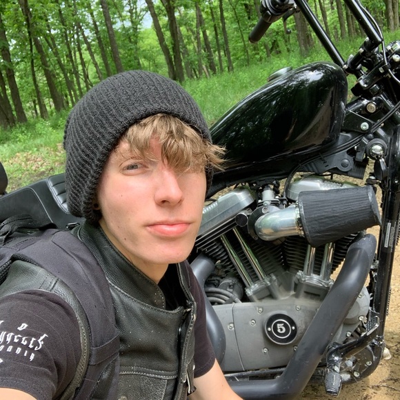 Profile Picture of Levi Clark (@leviclark17) on Poshmark