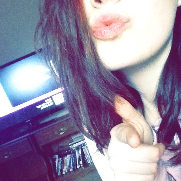 Profile Picture of Taylor Swaisgood (@tswais13) on Poshmark