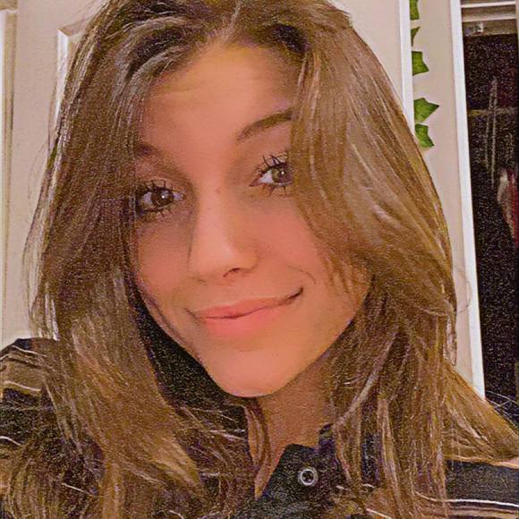 Profile Picture of Caroline Murawski (@cara314) on Poshmark
