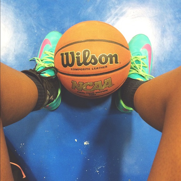 Profile Picture of Emma Kiniry (@emmakiniry) on Poshmark