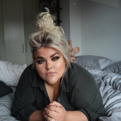 Profile Picture of Megan Burke (@MeganBurkeMusic) on Twitter