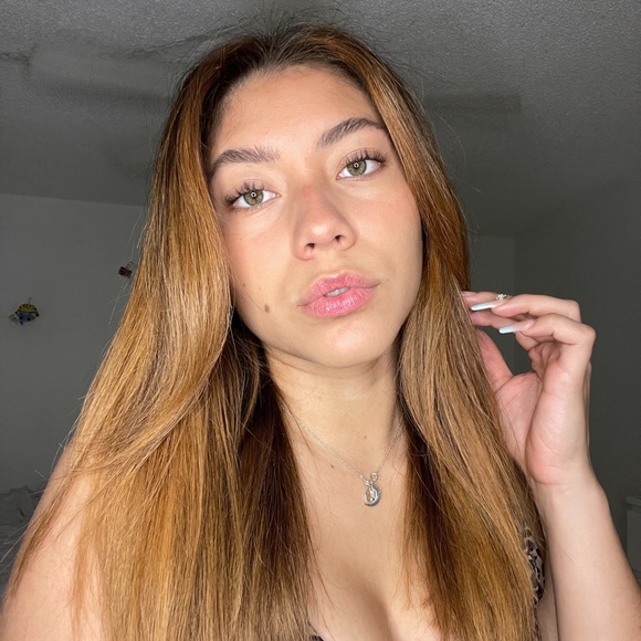 Profile Picture of Daniela Salcedo (@danielasalce766) on Poshmark