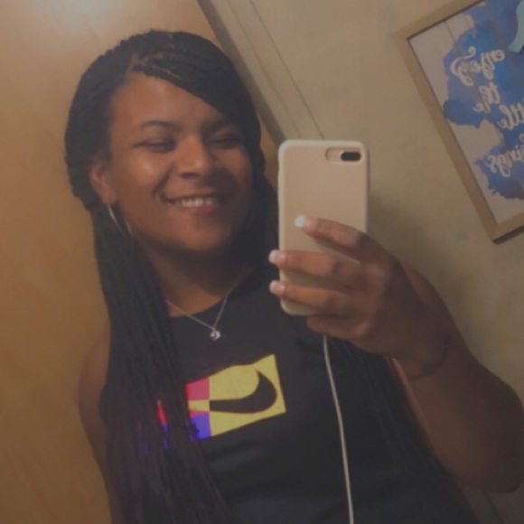 Profile Picture of Chealia Levier (@chealia92) on Poshmark