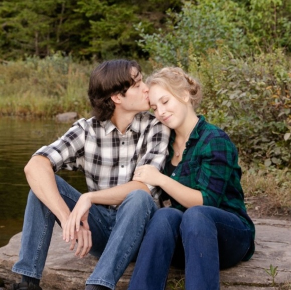 Profile Picture of Elise Westlund (@elise_adelle) on Poshmark