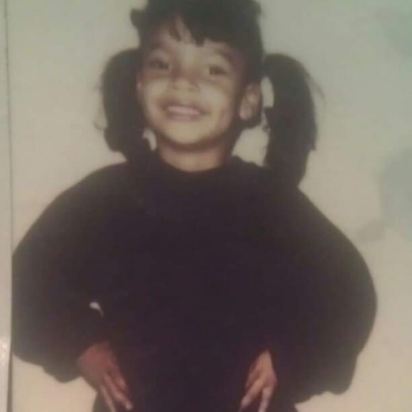 Profile Picture of Dorna Pierre (@dornasimone) on Poshmark