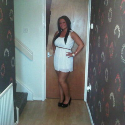 Profile Picture of Danielle (@daniellewatton) on Twitter