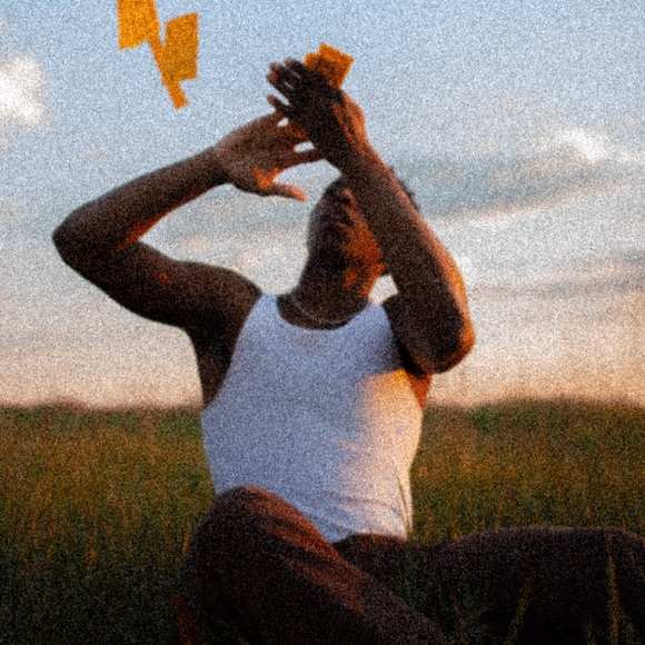 Profile Picture of Quinn Gardner (@quinngardner) on Poshmark