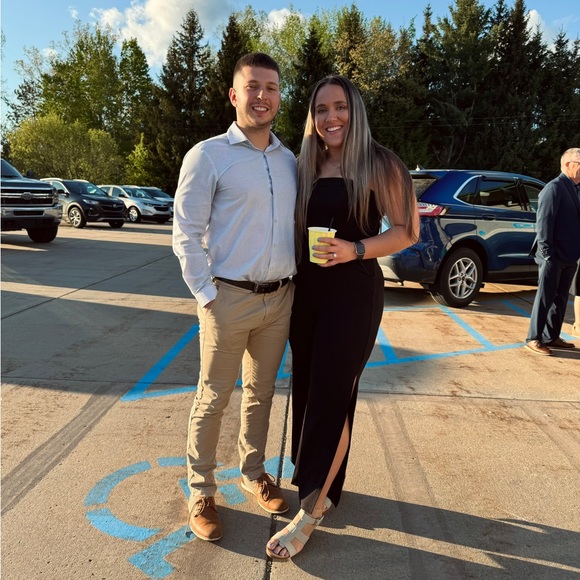 Profile Picture of Brandon Zinser (@brandonzinser) on Poshmark