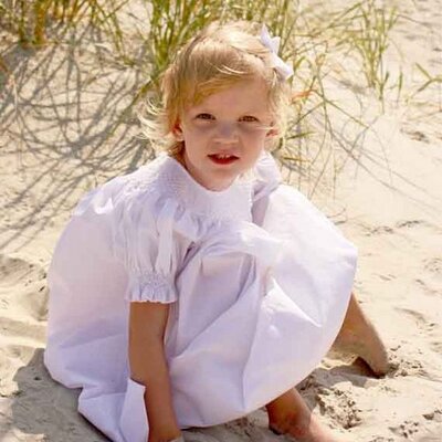 Profile Picture of Natalie Benson (@nataliebenson) on Twitter