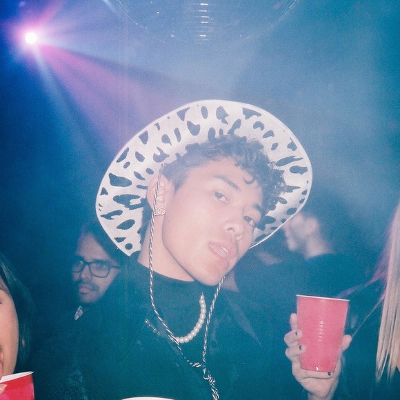 Profile Picture of Bhrycen Asuncion (@bhrycenasuncion) on Poshmark