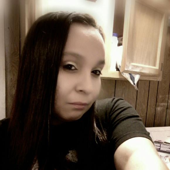 Profile Picture of Rose Heinonen (@heinonen) on Poshmark