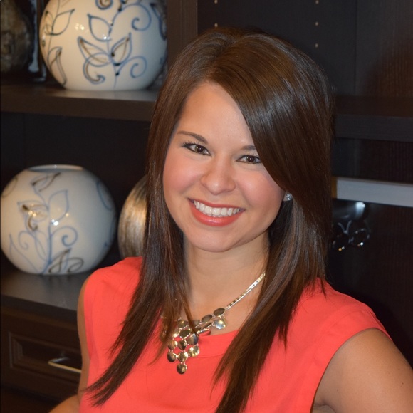 Profile Picture of Dina Waymon (@dmpetit) on Poshmark