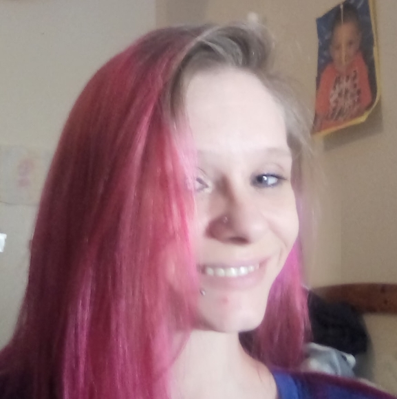 Profile Picture of Amber Putney (@amberputney) on Poshmark