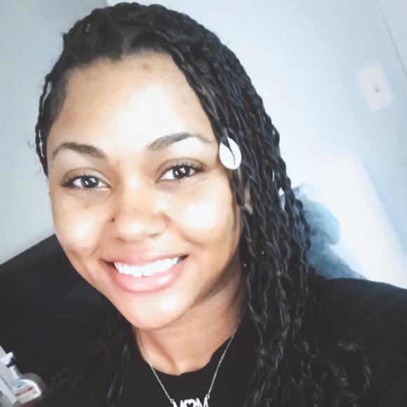 Profile Picture of Vivian Collins (@viviancoll96) on Poshmark