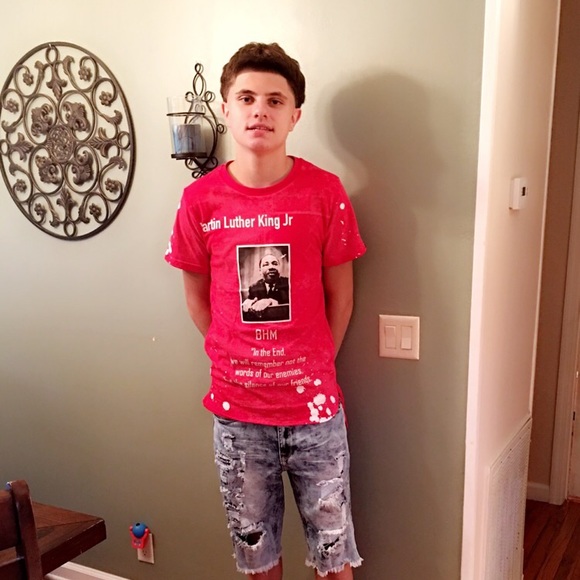 Profile Picture of David Samuels (@swiftwithit3) on Poshmark