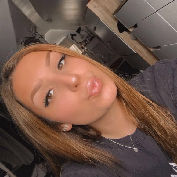 Profile Picture of Kristina Ginaldi (@kginaldi) on Poshmark