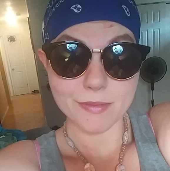 Profile Picture of Cee Leydig (@ceeleydig) on Poshmark