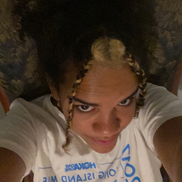 Profile Picture of Tianna Couch (@tuesdaze333) on Poshmark