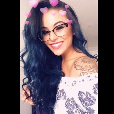 Profile Picture of Darling_crys (@chrissyflores44) on Twitter