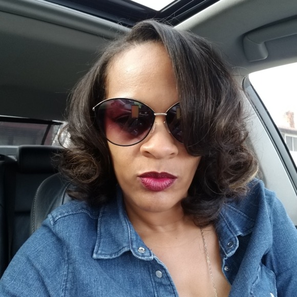 Profile Picture of Monique Williams (@moniquelw) on Poshmark