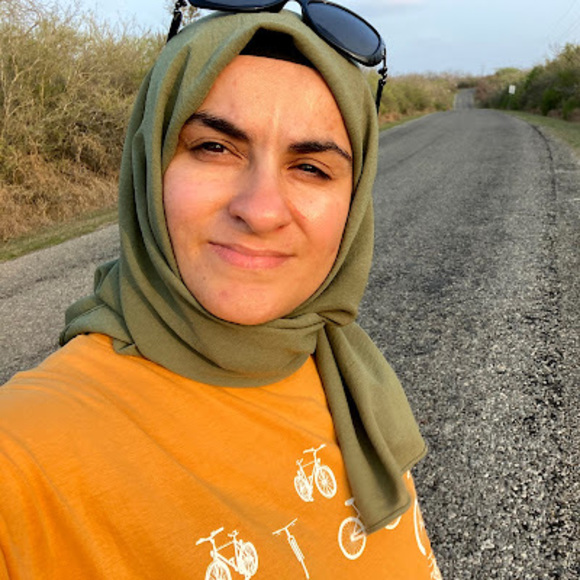 Profile Picture of Hafize Tayıncı (@hafizetayinci) on Poshmark
