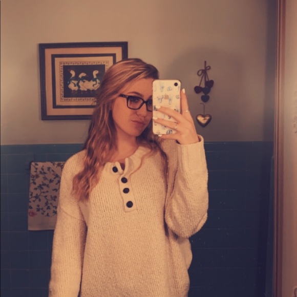 Profile Picture of Emily Rapposelli (@erapposelli) on Poshmark