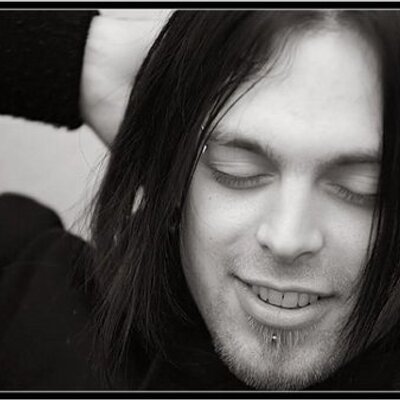 Profile Picture of ƬĦƖƧ ƜΔЯ ƖƧ ѲƲЯƧ!  ☠ (@matthew_tuck) on Twitter