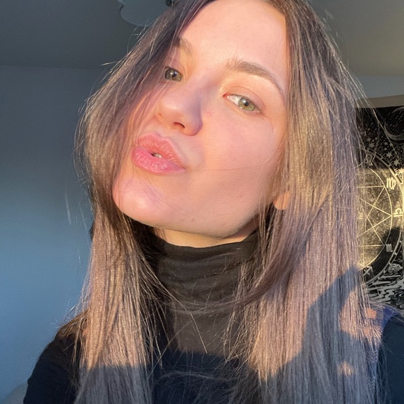 Profile Picture of Kennedy Mcconnell (@kennedym1096) on Poshmark