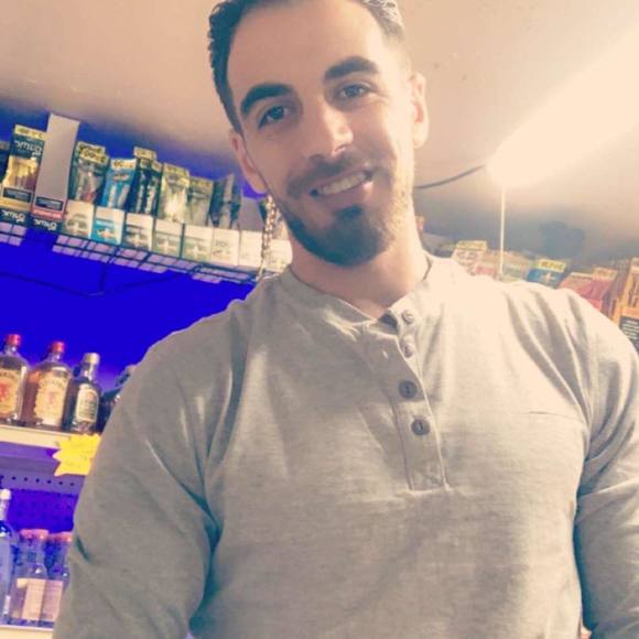 Profile Picture of Mohammed Farah (@fmoheee80) on Poshmark