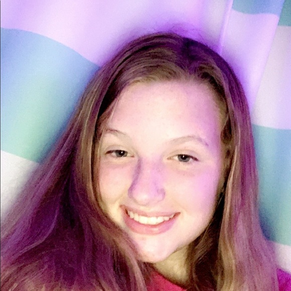 Profile Picture of Amy Toler (@amytoler05) on Poshmark